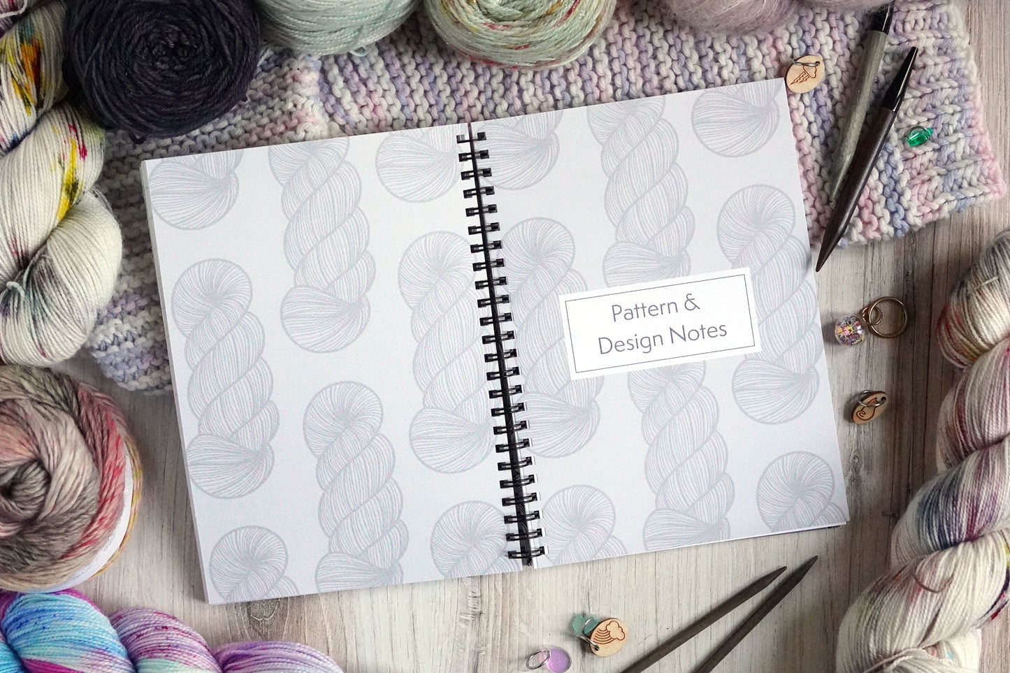 The Knitter's Design & Project Notebook / Pastel Rainbow