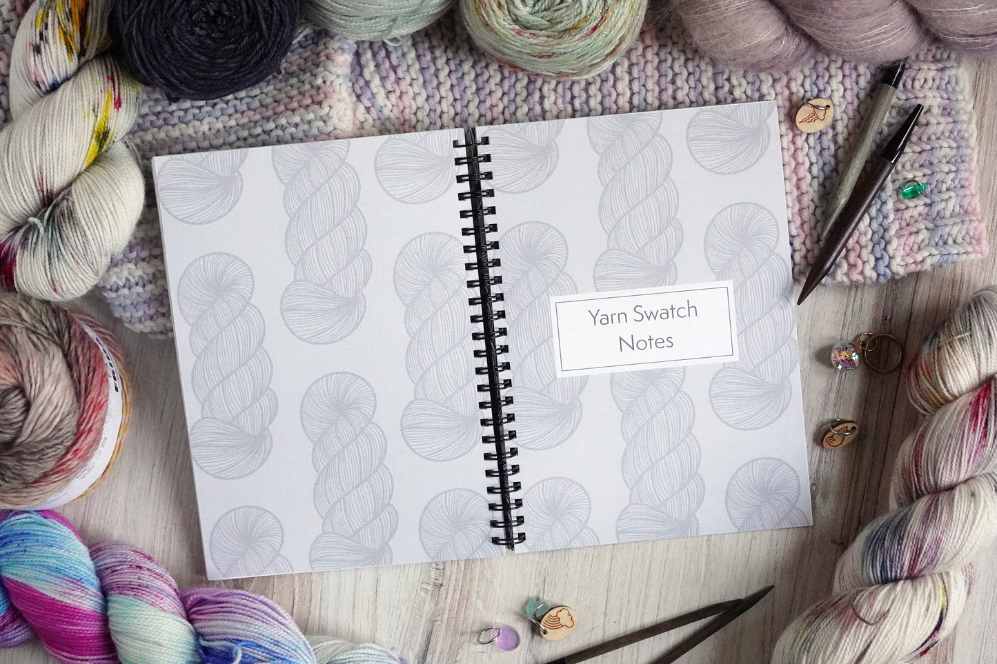 The Knitter's Design & Project Notebook / Pastel Rainbow